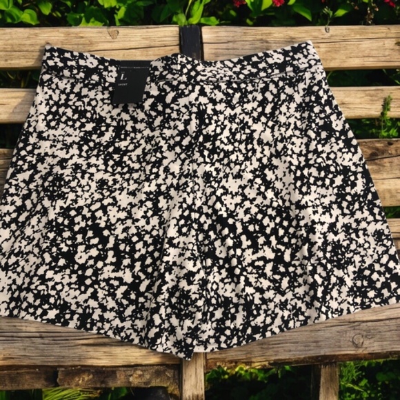 WHBM MJ Shorts - Picture 2 of 9